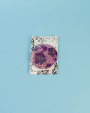 Cargar imagen en el visor de la galería, Chapitas "Wonderland"