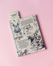 Cargar imagen en el visor de la galería, Libreta + Marca páginas "El Conejo Blanco"