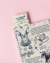 Cargar imagen en el visor de la galería, Libreta + Marca páginas "El Conejo Blanco"