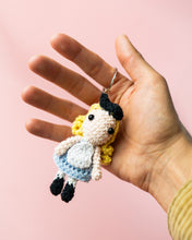 Cargar imagen en el visor de la galería, Llaveros Amigurumi "Alice In Wonderland"