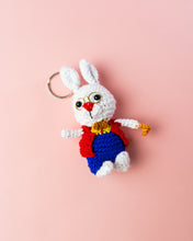 Cargar imagen en el visor de la galería, Llaveros Amigurumi "Alice In Wonderland"