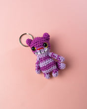 Cargar imagen en el visor de la galería, Llaveros Amigurumi "Alice In Wonderland"