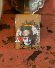 Cargar imagen en el visor de la galería, Chapitas "Wonderland"